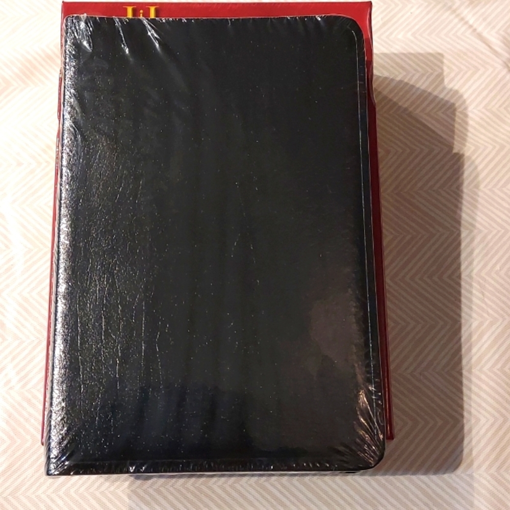 The Holman Pocket - Size Bible -BLK Bonded Leather - Picture 2 of 7